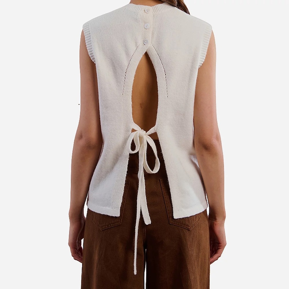 NEW! Molly Bracken Cream Sleeveless Knit Top with Back Tie